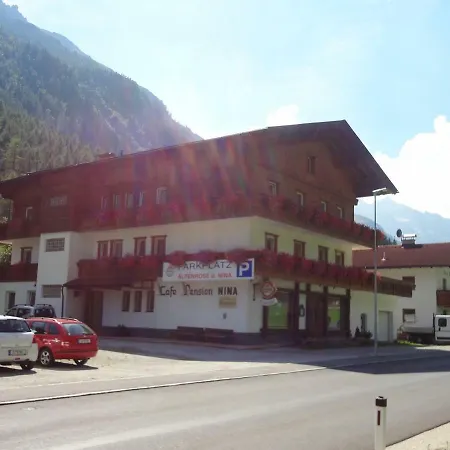 Nina & Alpenrose Pensión
