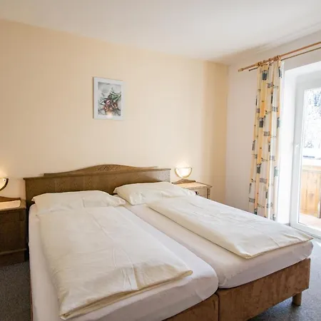 Nina & Alpenrose בית הארחה