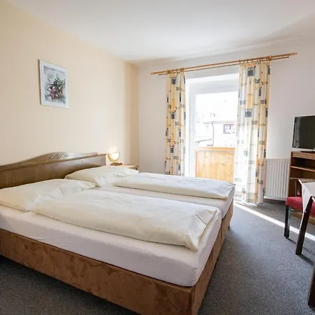 Nina & Alpenrose בית הארחה